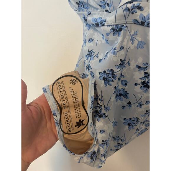 NWT A Pea in the Pod Ruffled Maternity Floral Swimsuit Light Blue Size M - Picture 5 of 7